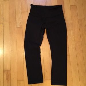 Lululemon cropped yoga pants